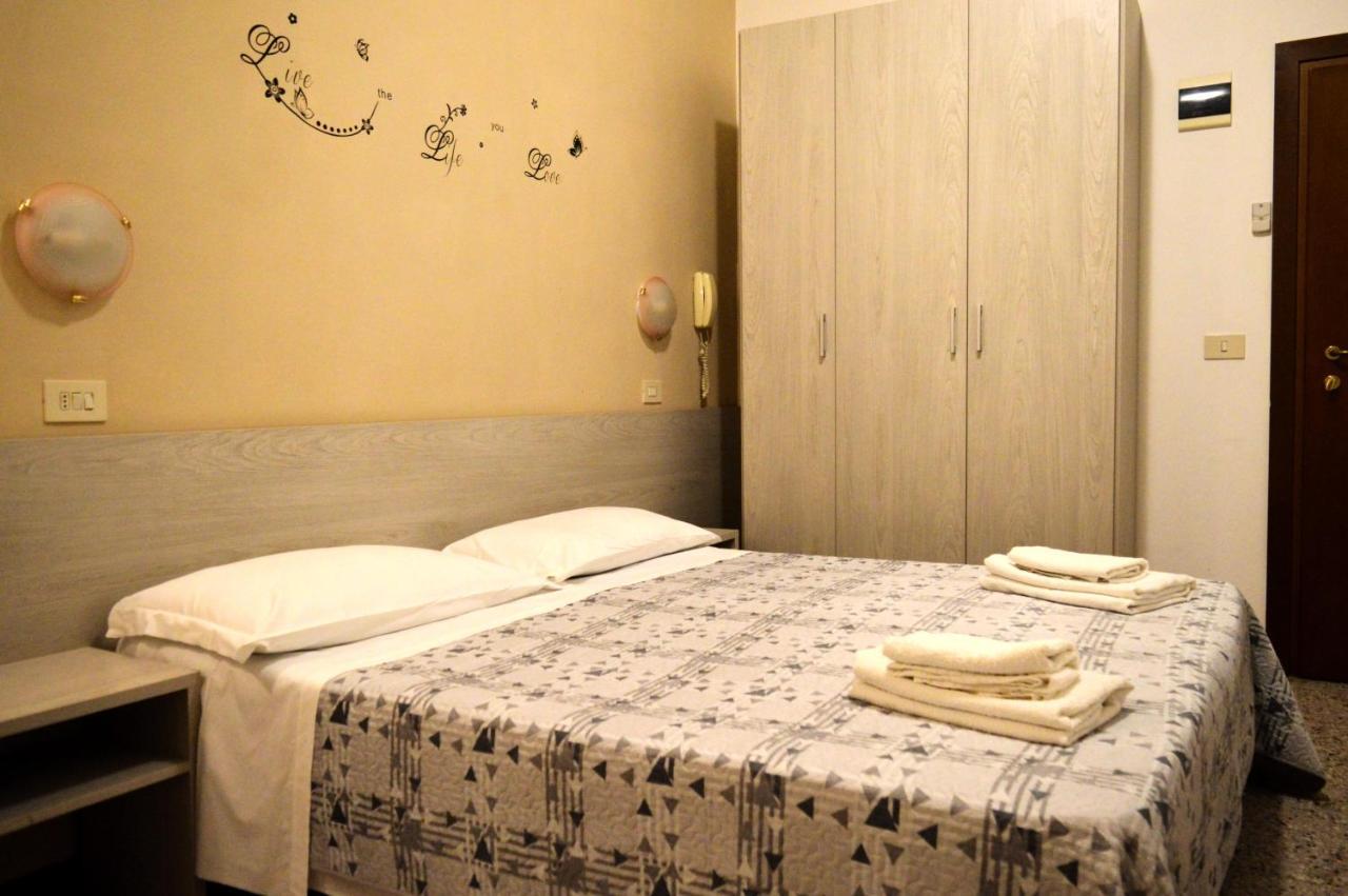 Hotel Cirene ريميني المظهر الخارجي الصورة