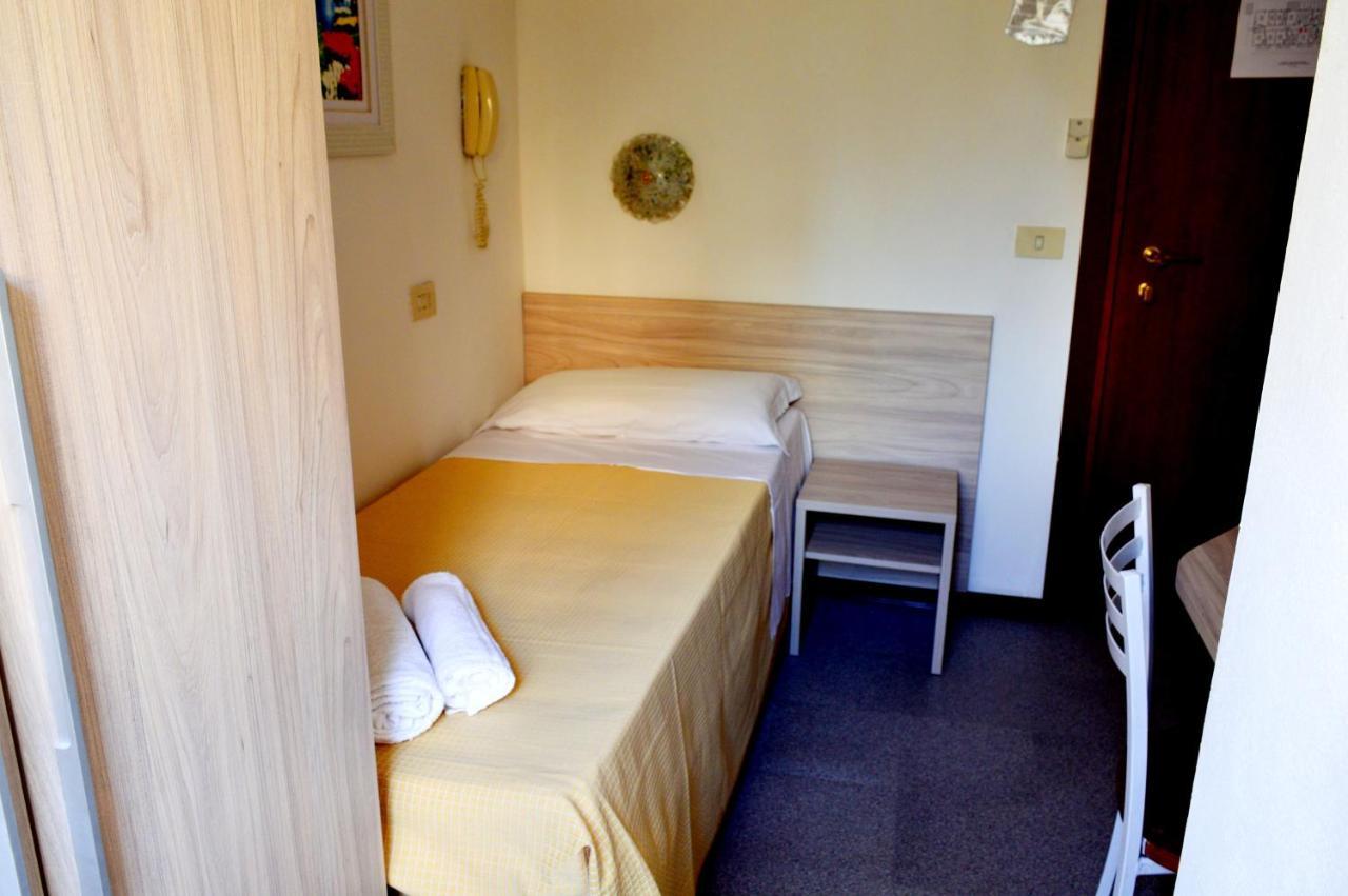 Hotel Cirene ريميني المظهر الخارجي الصورة